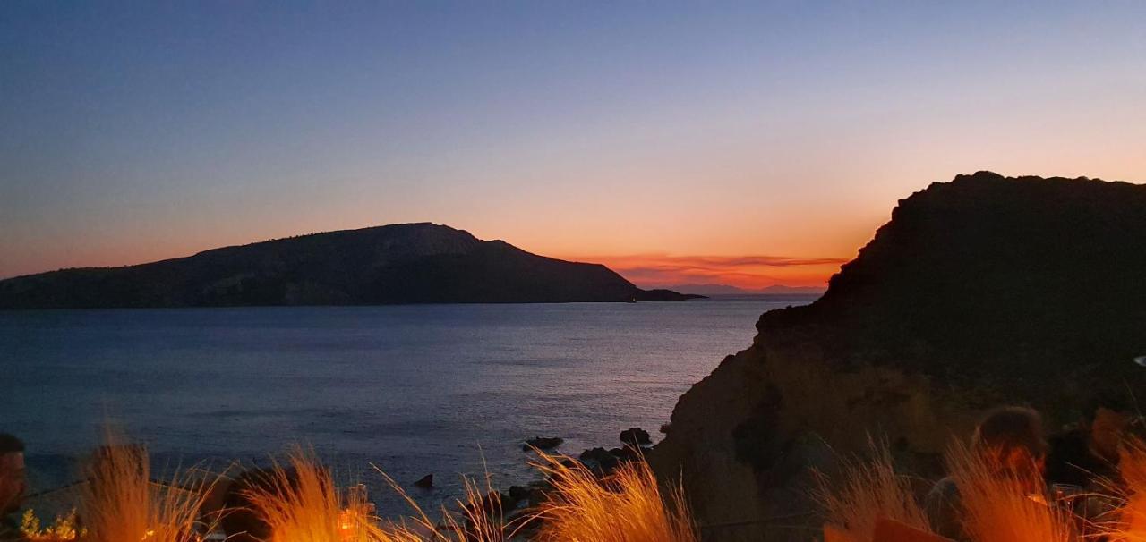 Sea & Mountain Apartment Close To Port And City Lávrion Eksteriør billede