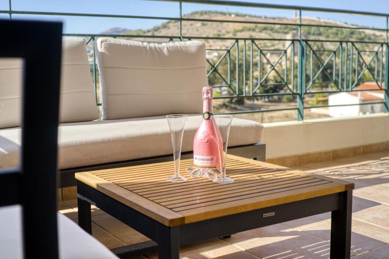 Sea & Mountain Apartment Close To Port And City Lávrion Eksteriør billede