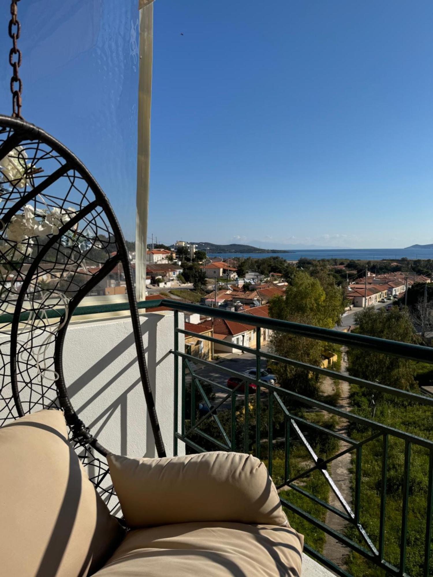 Sea & Mountain Apartment Close To Port And City Lávrion Eksteriør billede