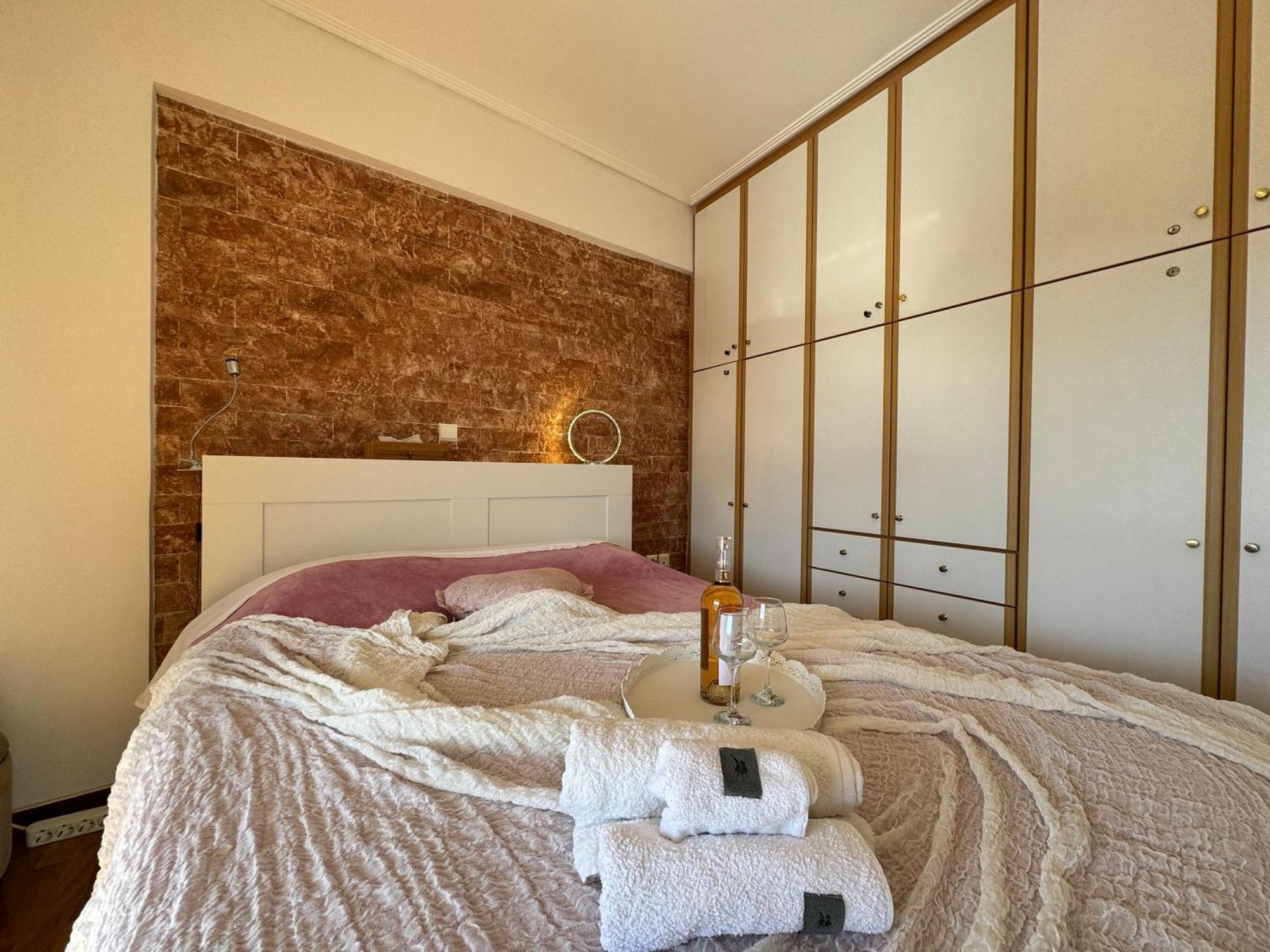 Sea & Mountain Apartment Close To Port And City Lávrion Eksteriør billede
