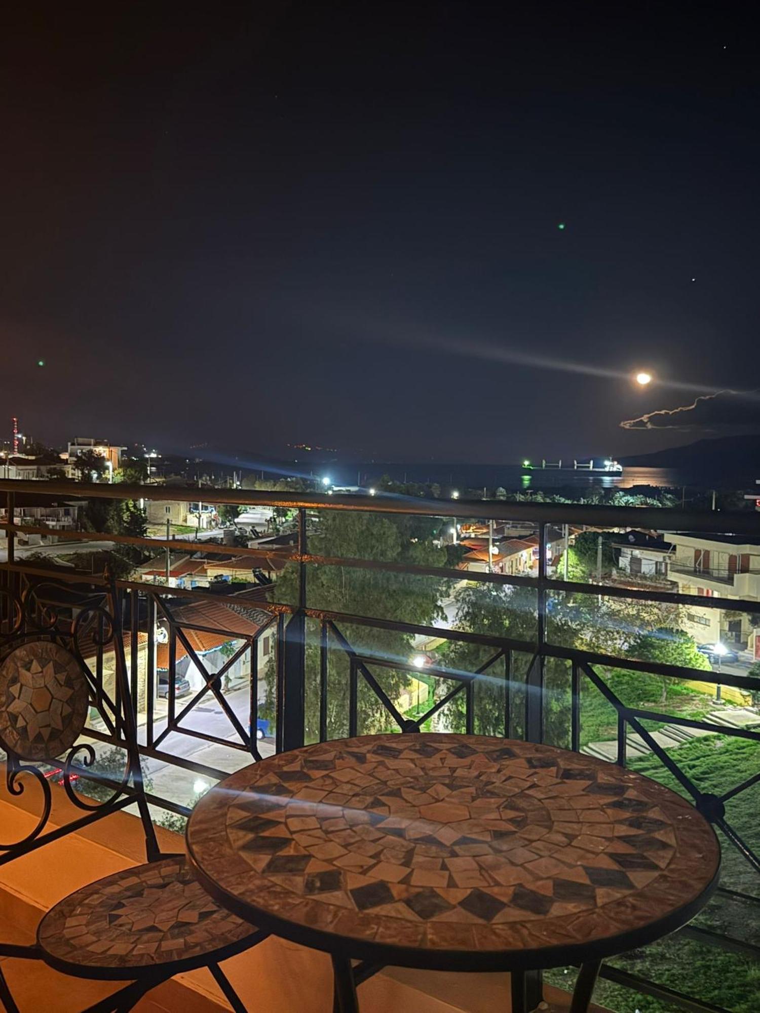 Sea & Mountain Apartment Close To Port And City Lávrion Eksteriør billede